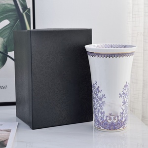 Jarrón de Porcelana Real Europea, Jarrón de Pie o de Escritorio en Promoción - Product Image 3