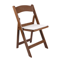 Chaise pliante en résine à faible coût d'entretien avec finition imitation bois pour la salle à manger à domicile et les événements commerciaux, intérieur, extérieur, jardin, pique-nique