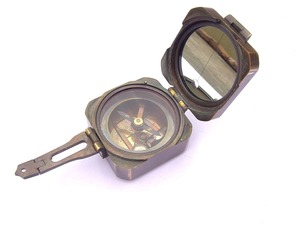 Brújula Lensática Vintage con Cubierta Plegable para Apuntar, Herramienta de Navegación Portátil para Senderismo, Camping y Viajes al Aire Libre - Product Image 2