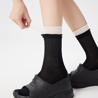 Chaussettes mi-mollet fines d'été pour femme en coton antibactérien, bicolores contrastées, sans couture, tendance, polyvalentes, à bord roulé et effet empilé