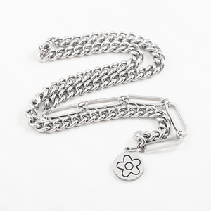 สร้อยคอคิวบันสแตนเลสแบบยูนิเซ็กซ์พร้อมจี้รูปดอกไม้สำหรับเครื่องประดับแฟชั่น - Product Image 4