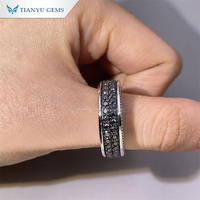 Tianyu Gems 2mm coupe ronde noir Moissanite 2ctw pierres précieuses hommes bague en argent Sterling 925 plaqué or bagues sur mesure pour hommes