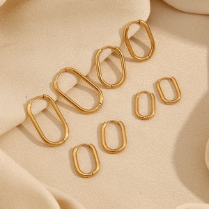 Ensemble de boucles d'oreilles créoles minimalistes faites à la main Bijoux en plaqué or 18 carats Boucles d'oreilles en acier inoxydable 316L - Product Image 3