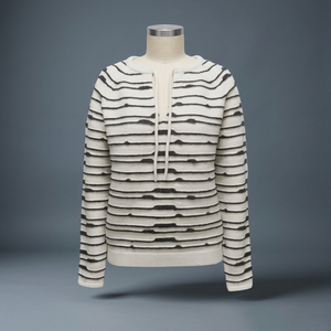 Pull à capuche rayé pour femme, tricot décontracté à manches longues avec liens doux, idéal pour l'automne - Product Image 4