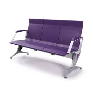 Sillas de espera Tenzo T30 en fila con pasamanos para uso público en aeropuertos, estaciones de tren y hospitales - Product Image 2