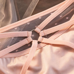 กางเกงในลูกไม้สไตล์ฝรั่งเศสแบบย้อนยุค เอวกลาง ทรงบิกินี่ ไนลอน ระบายอากาศ ยกสะโพก ผ้าถักลายดอกไม้สั่งทำพิเศษ - Product Image 4