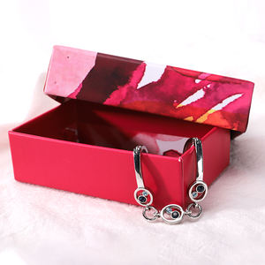 Cajas de Embalaje de Joyería de Lujo al por Mayor, Juego de Cajas Rígidas Personalizadas con Tapa y Base, Embalaje de Joyería con Laminación Mate y Logotipo en Relieve - Product Image 2