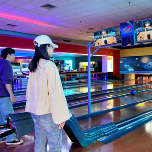 Piste <span class=keywords><strong>de</strong></span> bowling miniature intérieure pour centre <span class=keywords><strong>de</strong></span> divertissement, équipement <span class=keywords><strong>de</strong></span> bowling miniature pour entreprises, vente en gros - Product Image 3