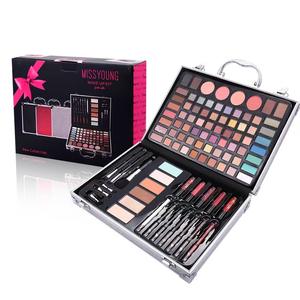 Paletas de Sombras de Ojos de Alta Pigmentación de Marca Privada al por Mayor - Elige tus Propios Colores, Set de Maquillaje con Brocha Cosmética y Brillo Labial - Product Image 5