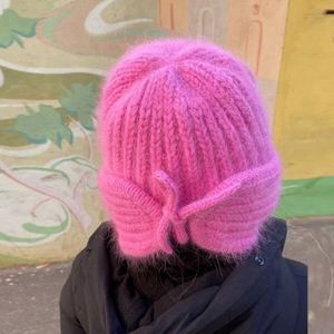 Gorros de Punto Personalizados al por Mayor en Europa, Gorro de Invierno con Logotipo Bordado, Gorro de Moda para Mujer con Protección para las Orejas - Product Image 2