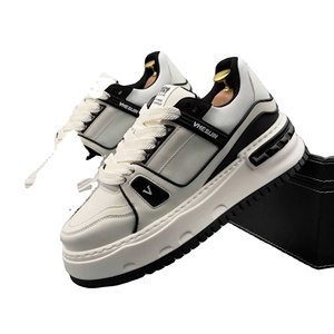 Sneakers décontractées de luxe de qualité supérieure, personnalisables avec logo, chaussures de marche, chaussures de course à semelle épaisse de luxe pour hommes et femmes - Product Image 1