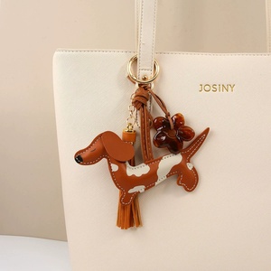 Nuevo 2026 Regalos Navideños para Niños, Accesorios de Moda para Bolsos de Mujer con Diseño de Cachorro, Dijes de Perro Salchicha con Manchas de Cuero PU Suave y Duradero - Product Image 6