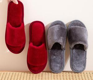 Logo personalizzato/lettere di moda da donna comode morbide <span class=keywords><strong>ciabatte</strong></span> calde in pelliccia sintetica da camera da letto scarpe da interno inverno <span class=keywords><strong>casa</strong></span> pantofole da donna - Product Image 3