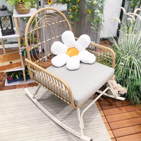 Fauteuil à bascule moderne en rotin - Pivotant et capitonné pour balcon, salon, extérieur ; Chaise longue confortable pour une personne