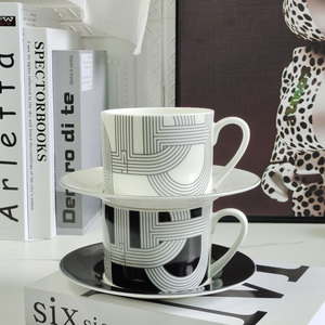 Offre Spéciale 4 pièces de luxe nordique noir et blanc piste Restaurant ensemble assiettes en porcelaine avec boîte-cadeau - Product Image 3