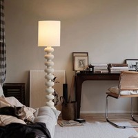 Lampu Lantai LED Resin Putih Ultra Modern untuk Kamar Tidur & Ruang Tamu Desain Kontemporer Lampu Dekoratif Sofa & Kamar Tidur yang Bergaya