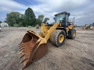 รถตักล้อยางขนาดเล็ก 5 ตัน รุ่น Cat 950M สภาพดีเยี่ยม ผลิตในญี่ปุ่น มือสอง รถตักหน้า Cat 950M มือสอง - Product Image 2