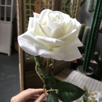 QiHao Groothandel Enkelstam Nylon Bloemen Kunstmatige Flanellen Fluweel Rozen Bloem voor Bruiloftdecoratie