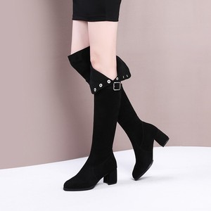 Stivali da Donna Coreani Autunno/Inverno 2025, Nuovo Stile, Lunghi, <span class=keywords><strong>con</strong></span> Tacco Spesso, in Camoscio, <span class=keywords><strong>con</strong></span> Bottoni e Tessuto <span class=keywords><strong>Elastico</strong></span> Sopra il Ginocchio - Product Image 2