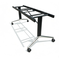 Grande table de bureau pliable avec structure en acier et roulettes, idéale pour les tables longues et les tables de formation