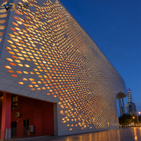 Panneau mural en aluminium perforé diamanté, revêtement PVDF, bardage de façade pour la décoration extérieure des centres commerciaux et des hôtels