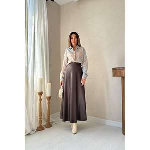 กระโปรงยาวเอวสูงสีน้ำตาลสำหรับผู้หญิง หนังสังเคราะห์ ผ้าซาติน เงา ทรงเอ กระโปรงยาวปานกลาง - Product Image 5