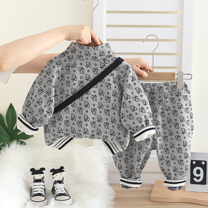 Set Autunnale 2025 per Bambini 0-5 Anni, 3 Pezzi Personalizzabili con Stampa Lettere, Giacca in Cotone, Camicia e Pantaloni con Borsa - Product Image 4