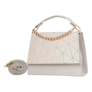 Borsa a Tracolla Geometrica Bianca Fana Eliana con Dettaglio Catena, in Pelle Sintetica Microfibra Impermeabile, 19x6x14 Cm, per Uso Quotidiano Femminile - Product Image 3