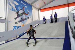 Fácil <span class=keywords><strong>de</strong></span> empalmar Deportes al aire libre Multi-escenario Enseñanza <span class=keywords><strong>de</strong></span> esquí profesional <span class=keywords><strong>Pista</strong></span> artificial Pistas <span class=keywords><strong>de</strong></span> esquí <span class=keywords><strong>de</strong></span> nieve seca - Product Image 5