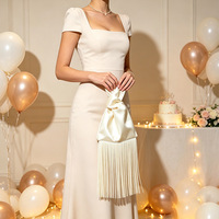 Pochette de soirée de luxe en satin avec pompon, sac à main en fausse soie pour femme, idéal pour mariage, mariée ou soirée