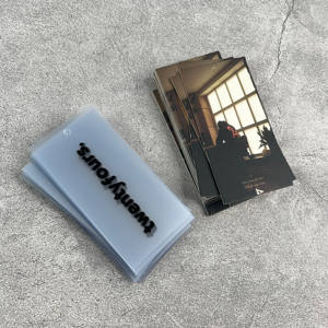 Etiquetas Colgantes de PVC Impresas a Color Personalizadas - Etiquetas de Ropa Transparentes Esmeriladas de Doble Capa con Cordón - Product Image 5