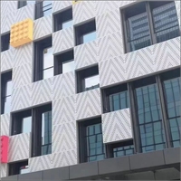 Revêtement de façade en acier/aluminium perforé sur mesure, design moderne, pour bâtiments de bureaux, murs-rideaux, ignifuge