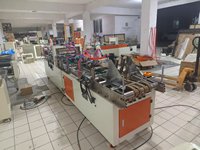 Machine de fabrication de pièges à colle pour mouches et souris, à usage électrique et à gel insecticide