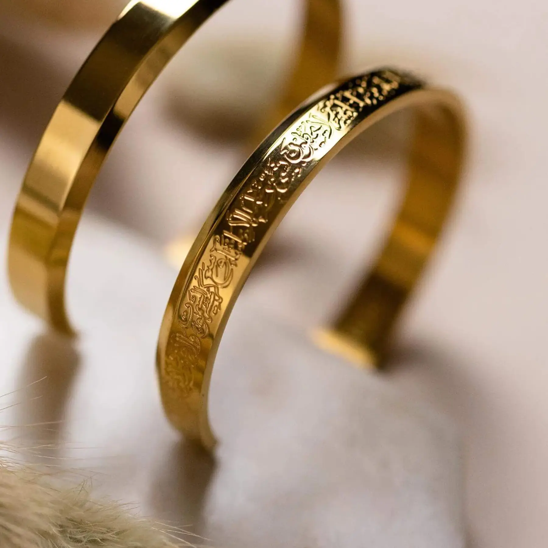 Perhiasan kustom emas perhiasan Islami hadiah Muslim terukir gelang huruf Islam Bangle wanita ayat kursi manset