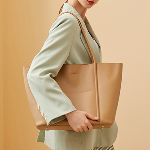 Sacs à main de luxe personnalisés en gros pour femmes, grande capacité, en cuir véritable, sacs fourre-tout et sacs à bandoulière en cuir pour femmes, en <span class=keywords><strong>vente</strong></span> - Product Image 2
