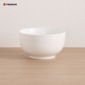 Ensemble de vaisselle en porcelaine blanche nordique en gros, design minimaliste peint à la main, compatible lave-vaisselle, assiettes et bols en céramique durables - Product Image 3