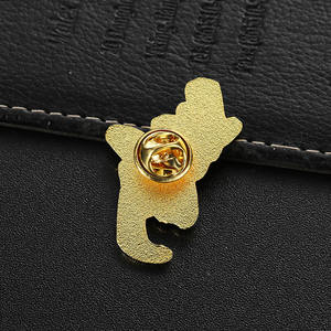 Alfileres de solapa personalizados de diseño gratuito Logotipo de marca de fábrica directa Palabra 3D Alfileres de sombrero chapados en oro brillante Insignia de nombre para traje - Product Image 6