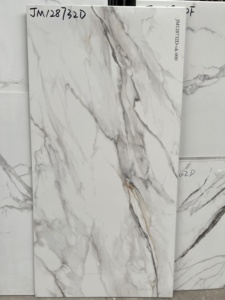 Piastrelle in marmo Porcelanato lucide <span class=keywords><strong>per</strong></span> pavimenti in porcellana 600x1200mm <span class=keywords><strong>per</strong></span> piastrelle bianche <span class=keywords><strong>per</strong></span> pavimenti Carrara <span class=keywords><strong>per</strong></span> <span class=keywords><strong>pareti</strong></span> interne - Product Image 2