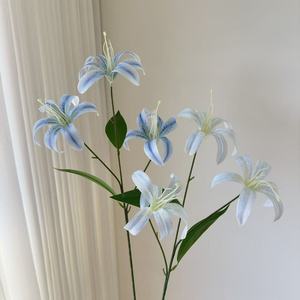 Flores de lirio artificiales Junheyuan, arreglo de flores de seda de 3 cabezas para decoración de bodas y hogar - Product Image 3