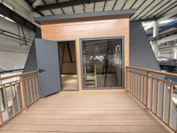 Maison modulaire préfabriquée à toit triangulaire avec terrasse, cabane en A imperméable et isolée thermiquement pour hôtel de glamping ou maison