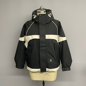 Veste d'hiver imperméable bicolore <span class=keywords><strong>noir</strong></span> <span class=keywords><strong>et</strong></span> blanc avec bandes réfléchissantes pour le ski en plein air <span class=keywords><strong>et</strong></span> le port quotidien Doudoun Pour Homme - Product Image 1