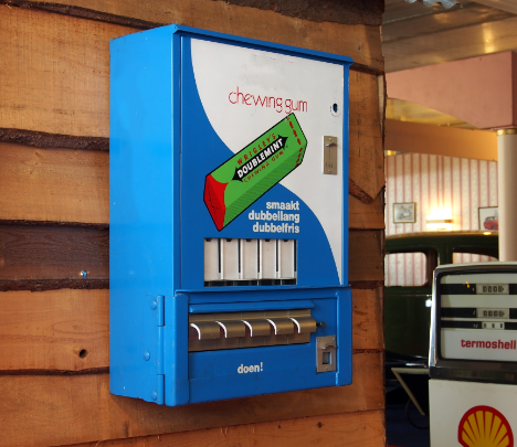 JW  Small Vending Machine With Light on Table
