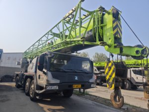Grue mobile sur camion d'occasion ZOOMLION 55 tonnes ZTC55H5-1, modèle 2023, <span class=keywords><strong>2000</strong></span> heures, hauteur de levage 48m, moteur Tadano Yuchai, 15 tonnes - Product Image 4