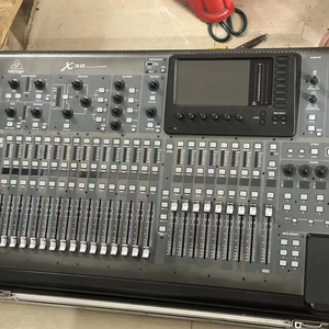 Console de mixage numérique Behringer X32 40 entrées 25 bus avec préamplis <span class=keywords><strong>MIDAS</strong></span> pour tournée de concerts en direct - Product Image 1