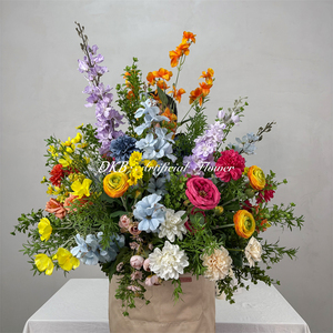 Flores modernas hechas a mano para el pasillo de boda, decoración colorida para el fondo del pasillo en el jardín al aire libre. - Product Image 5