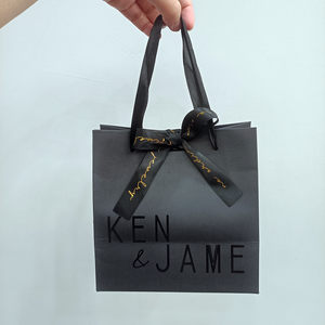 Bolsa de Compras Reutilizable Negra de Lujo con Logotipo UV Personalizado, Bolsas de Papel para Regalo con Asas de Listón, Bolsa de Embalaje para Joyería Negra Mate - Product Image 1