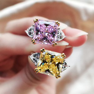 Anillo de cobre con diamante de alto contenido de carbono de 5 quilates 8A con corte cuadrado tipo cojín para mujer - Product Image 1