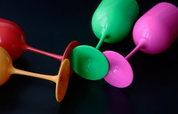 Vente en gros de gobelets à vin en plastique épais de 16 oz, blancs et colorés, à pied haut, réutilisables, pour bar, fête, mariage, cocktail