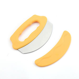 Cortador de pizza de acero inoxidable con anillo engrosado, mango antideslizante de 16 cm para uso doméstico en la cocina - Product Image 2