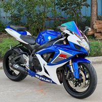 Motocicleta Deportiva Suzuki GSX600 de 600cc, Refrigerada por Agua, Velocidad de 220km/h